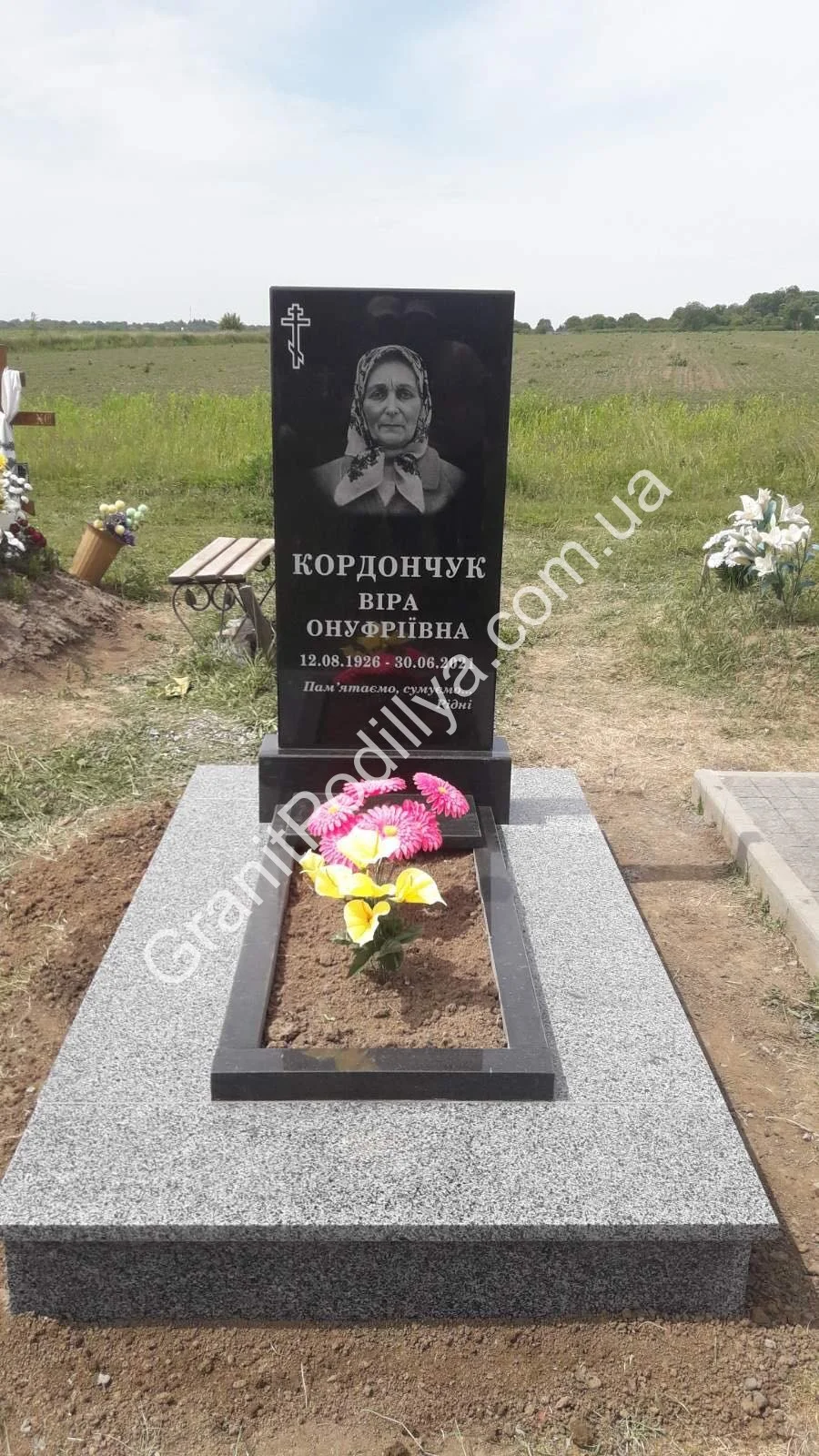 Одинарний пам'ятник з граніту - Кам'янець-Подільський | GranitPodillya